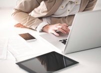 美国代孕流程中的“隐形炸弹”：账不清、钱难追?别掉进这些财务陷阱!